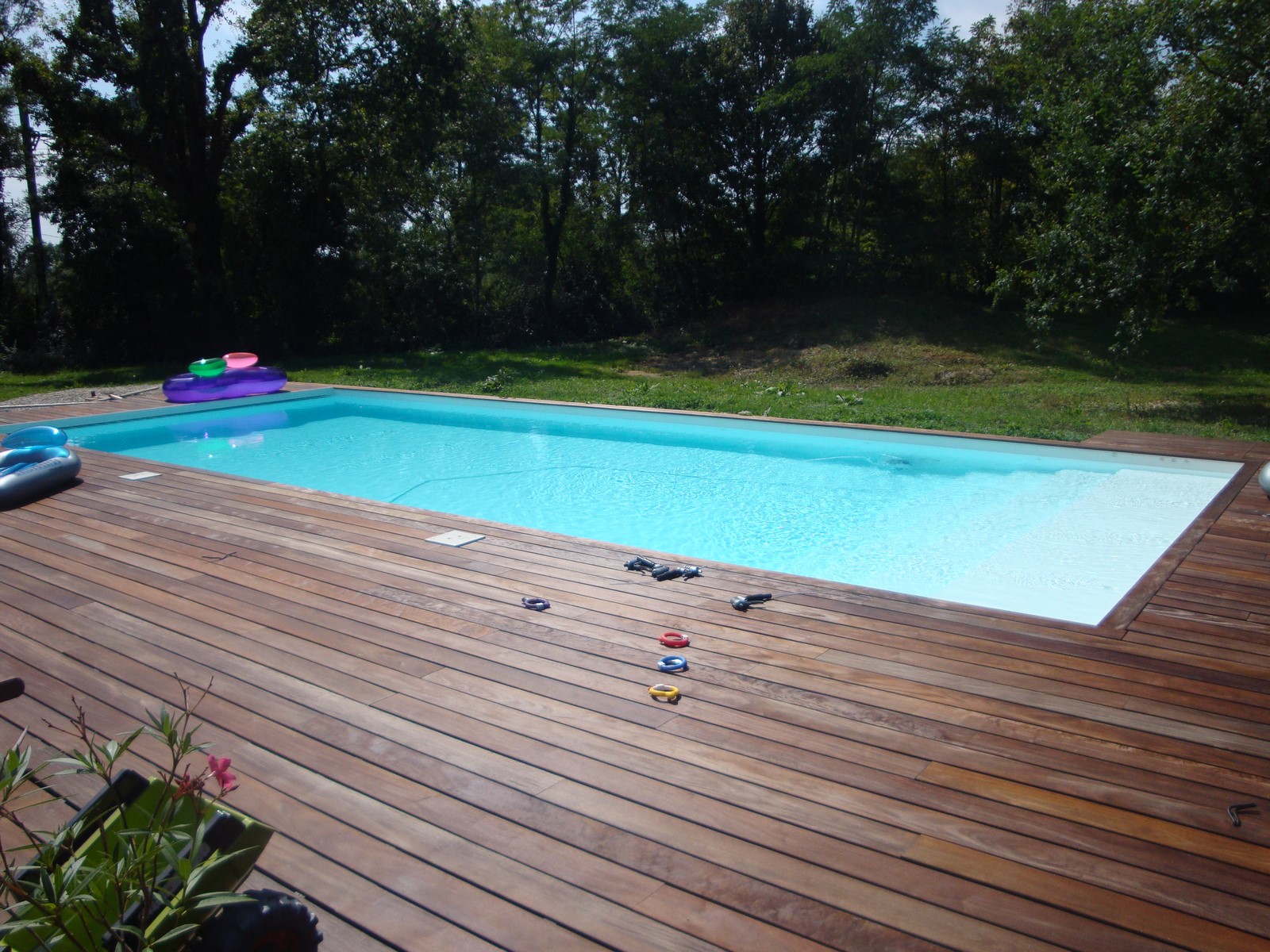 Construction d'une piscine traditionnelle haut de gamme à Perrex dans l'ain