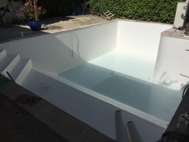 Rénovation d'une ancienne piscine carrelée