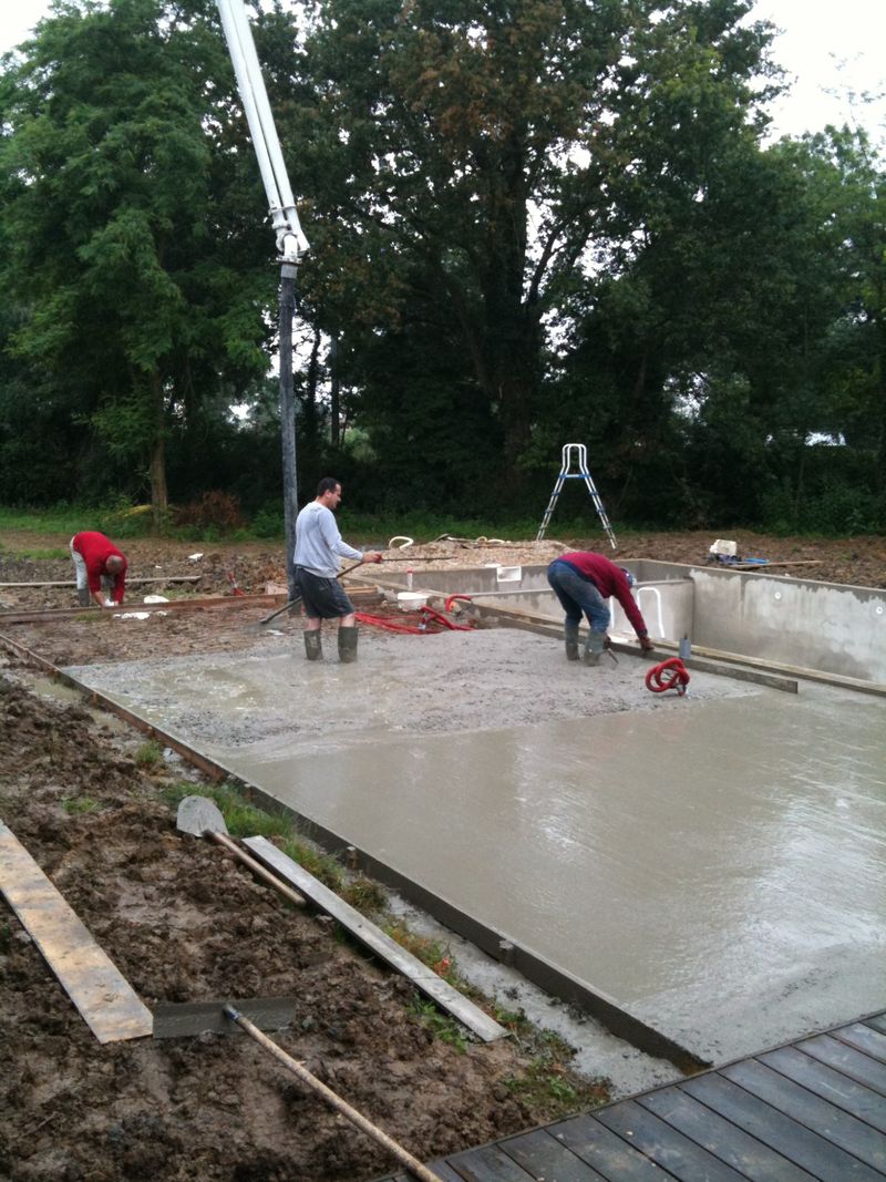Construction d'une piscine traditionnelle haut de gamme à Perrex dans l'ain