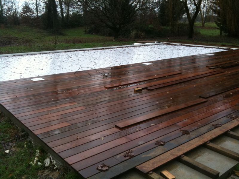 Construction d'une piscine traditionnelle haut de gamme à Perrex dans l'ain