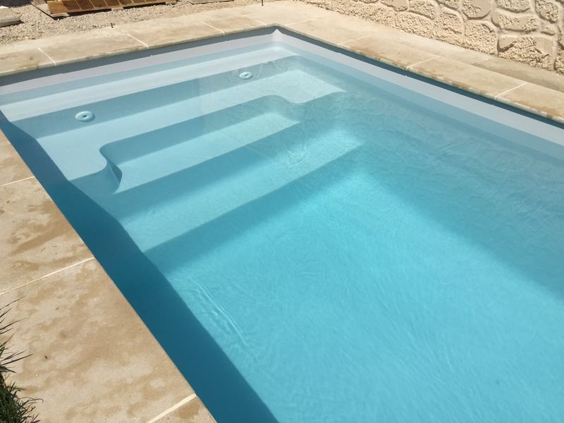 petite piscine coque polyester à Macon