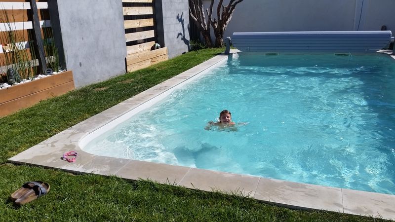 piscine coque polyester à Belleville