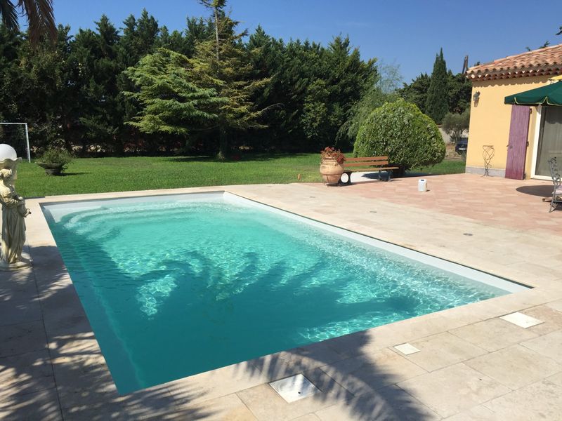 Réalisation d'une piscine coque polyester en région lyonnaise